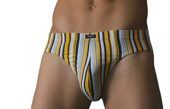 El hombre agrandó su pene.